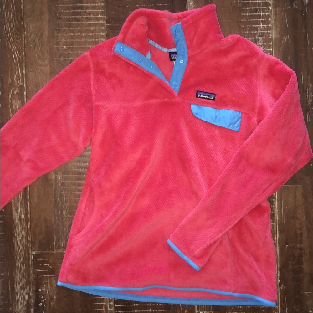 Women’s Patagonia fleece pull over!